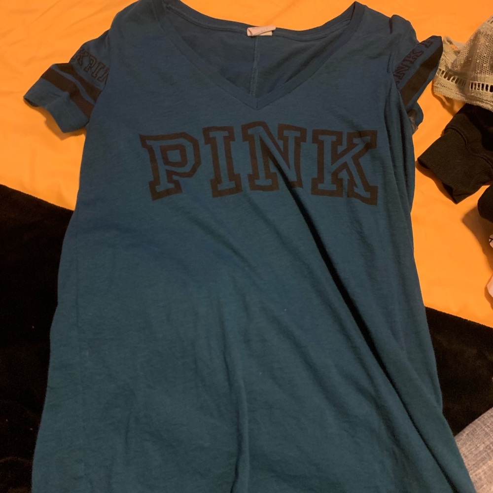 VS pink brand v neck